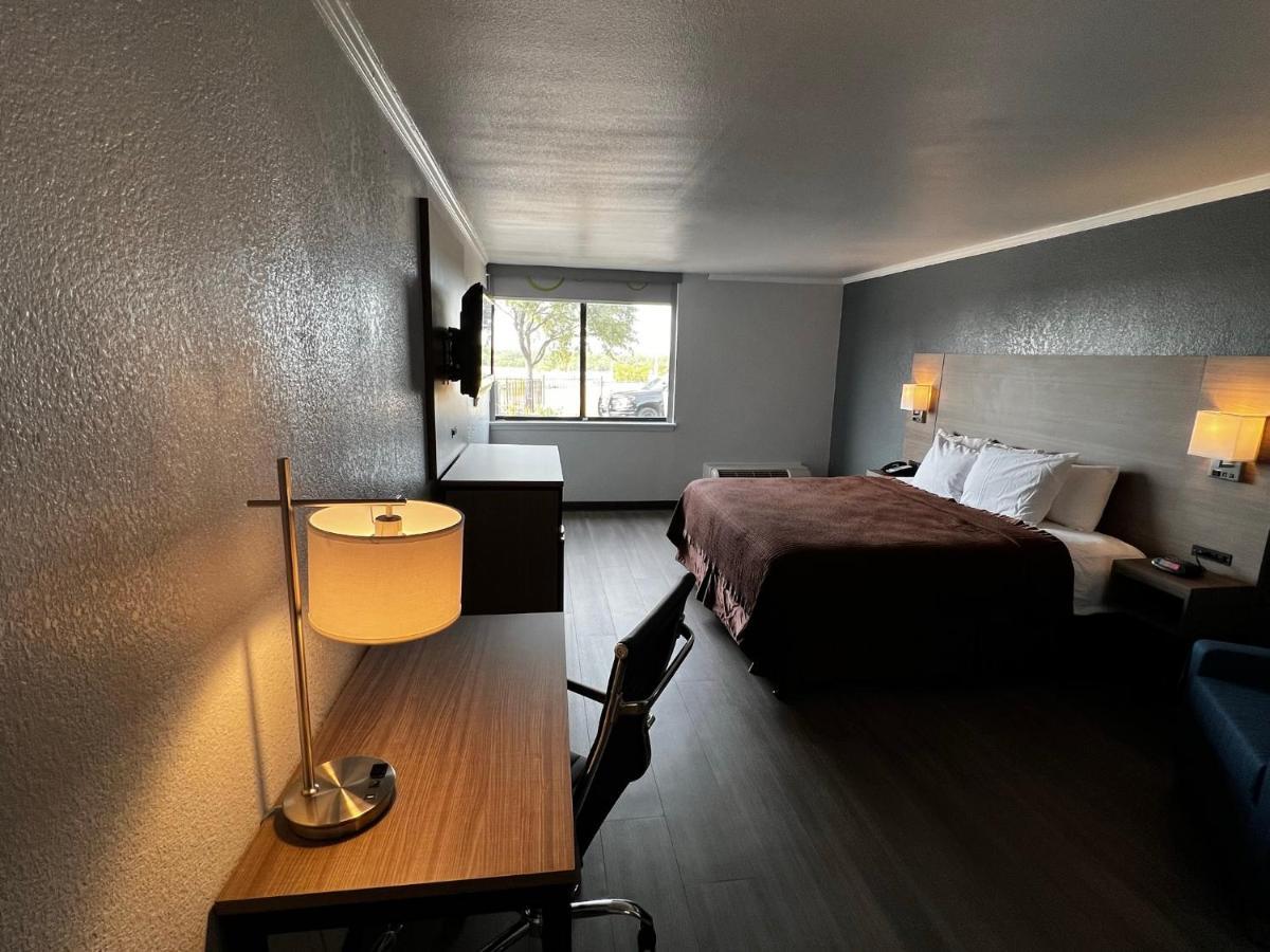 Super 8 By Wyndham Fort Worth Entertainment District Exterior foto