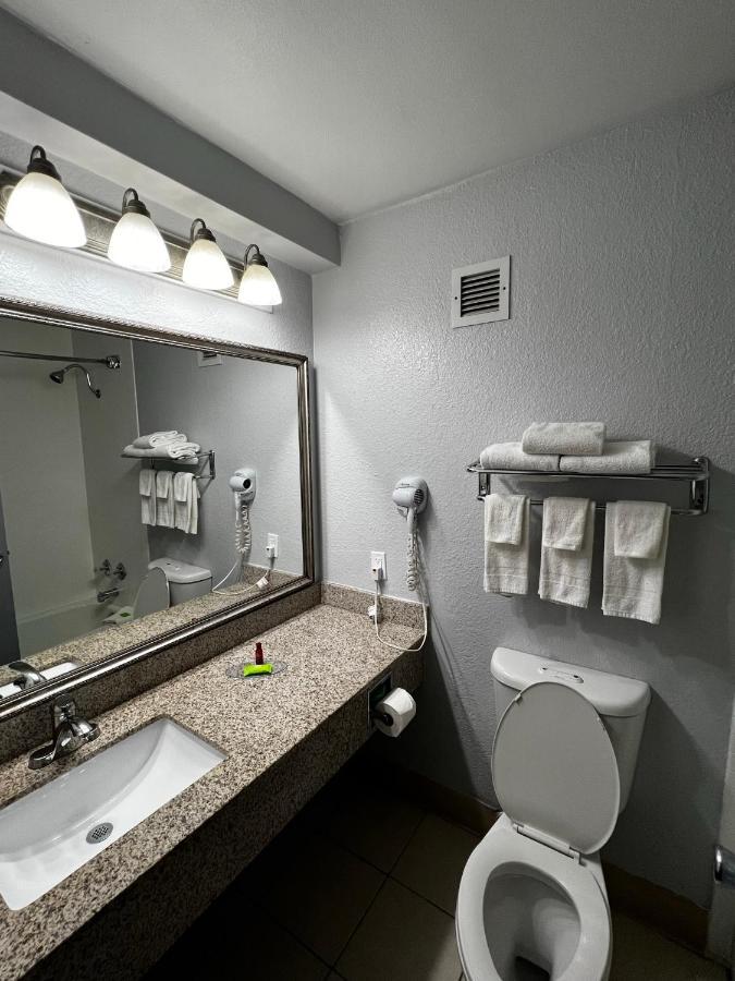 Super 8 By Wyndham Fort Worth Entertainment District Exterior foto